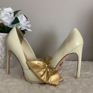 BeBe Ivory and Gold Bow Peep Toe Heel